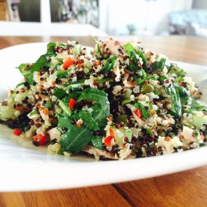 Scharfer Quinoa Salat mit Thunfisch